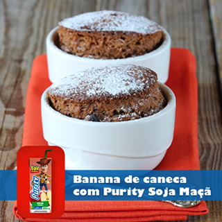 Banana de caneca com Suco de Soja de Maçã